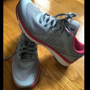 Under Armour women training shoes 8-1/2